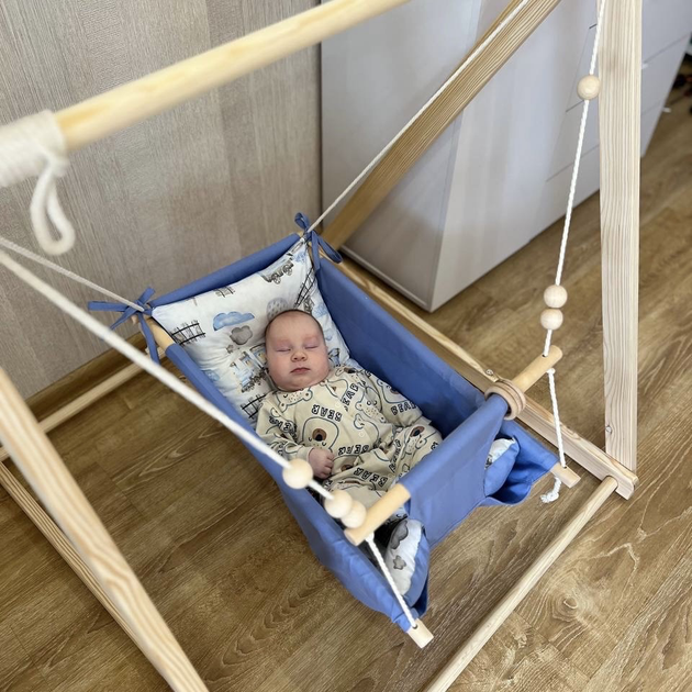 Комплект «Деревʼяна опора + гойдалка Колиханка», бавовна блакитна з потягами (gs-8778) - зображення 3