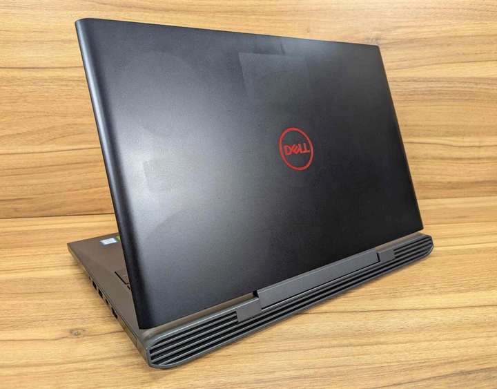 Ігровий ноутбук Dell Inspiron 7577 / 15.6" (1920x1080) IPS / Intel Core i7-7700HQ (4 (8) ядра по 2.8 - 3.8 GHz) / 16 GB DDR4 / 512 GB SSD / nVidia GeForce GTX 1060, 6 GB GDDR5, 192-bit / WebCam / Windows 10 б/в + Подарунок Бездротова миша / USB - Фото 7 Ігровий ноутбук Dell Inspiron 7577 / 15.6" (1920x1080) IPS / Intel Core i7-7700HQ (4 (8) ядра по 2.8 - 3.8 GHz) / 16 GB DDR4 / 512 GB SSD / nVidia GeForce GTX 1060, 6 GB GDDR5, 192-bit / WebCam / Windows 10 б/в + Подарунок Бездротова миша / USB - зображення 7