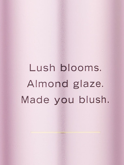 Парфумований спрей для тіла Victoria's Secret Velvet Petals 250 мл - Фото 3 Парфумований спрей для тіла Victoria's Secret Velvet Petals 250 мл - зображення 3