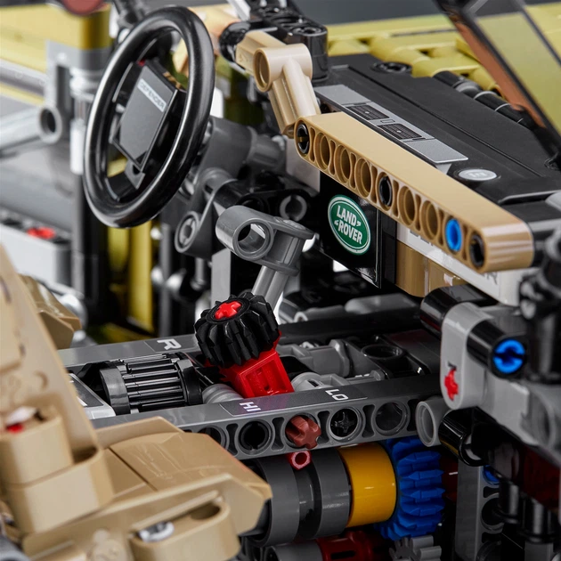 Zestaw klocków LEGO TECHNIC Land Rover Defender 2573 elementy (42110) - obraz 9