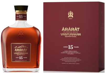 Бренди ARARAT Васпуракан 15 лет выдержки 0.7 л 40% в подарочной упаковке (4850001002109)