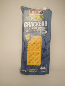 Cracker salati senza granelli di sale in superficie tre mulini