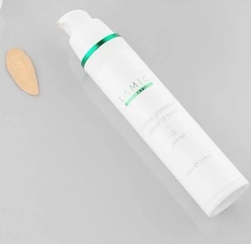 Сонцезахисний крем для обличчя з тональним ефектом SPF 50 Lamic Cosmetici Crema protettivo solare di tono SPF50 50 мл