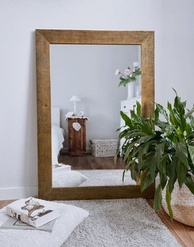 Настенное зеркало в деревянной раме HomeDeco дуб 80х80 см