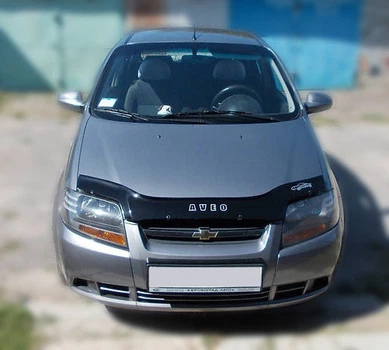 Дефлектор капота Chevrolet Aveo 2003-2008 хетчбек с логотипом Vip Tuning