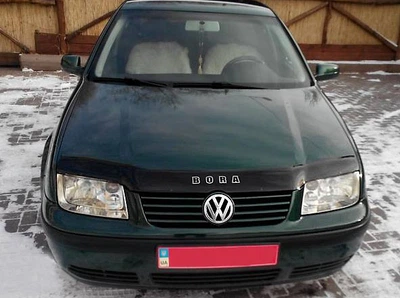 Дефлектор капота Volkswagen Bora 1998-2005 с логотипом Vip Tuning