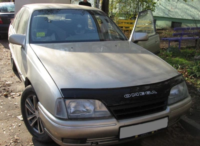 Дефлектор капота Opel Omega A 1986-1994 с логотипом Vip Tuning