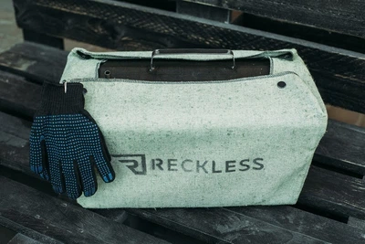 Коптильня Reckless с гидрозатвором горячего копчения 2мм 510х310х300 в чехле и перчатками (кчмбч450)