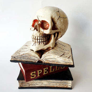 Декор Череп на древних книгах с подсветкой на Хэллоуин, 20×26×18 см