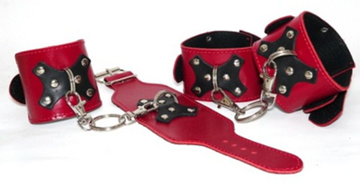 Кожаные наручники и поножи с декоративной вставкой цвет красный (17653036000000000)