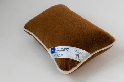 Подушка Hilzer 50х70 з вовни Верблюда CAMEL (Woolmark)