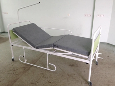 Функціональне медичне ліжко для лежачих хворих з-х секційне