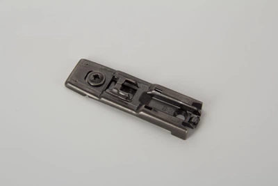 Линейная монтажная планка Hettich 8099 под прикручивание h=3 мм с эксцентриком, черный обсидиан