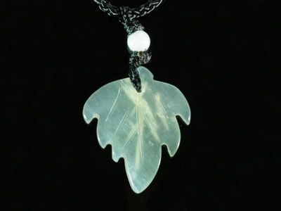 Амулет Нефритовий кулон Лист Магічного Агару Semantic Jewelry 2.5 x 2.3 x 0.2 см