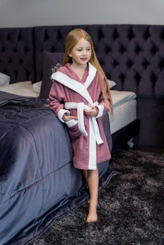 Махровый детский халат IDEAL TEXTILE с капюшоном, 380 г/м2 пудра + белый 100% хлопок Узбекистан р. 110-116