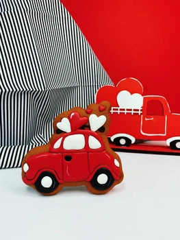 Имбирный пряник Sweets&joys Машина красная 46г