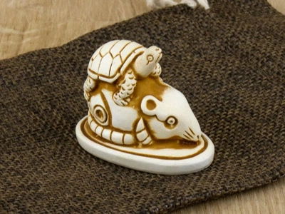 Статуэтка Крыса с черепахой Netsuke charm Гипс 4.3x3.5x2.6 см (00753)