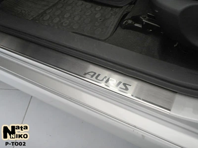 Накладки на пороги Toyota Auris 5D 2007- premium без напису NataNiko P-TO02