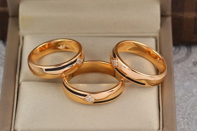 Обручальное кольцо Xuping Jewelry с черными полосками 5 мм р 17 золотистое