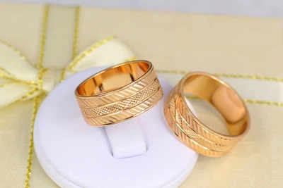 Обручальное кольцо Xuping Jewelry граненое 8 мм р 16 золотистое