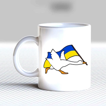 Белая кружка (чашка) с принтом "Гусь с флагом Украины"