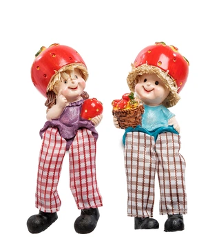 MN-139 Фигурки маленькие ''Домовята с урожаем клубники''