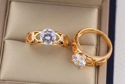 Кільце Xuping Jewelrу заручне з каменем 8 мм і серцями з боків р 17 золотисте