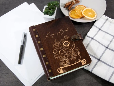 Книга для записів кулінарних рецептів "Recipe Book" на кільцевому механізмі в дерев'яній обкладинці, А5, 100 листів слонова кістка в клітку, Темне дерево, WOODPRESENT