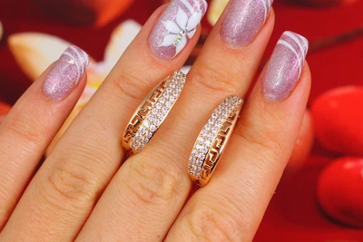 Сережки Xuping Jewelry дві паралелі з грецьким візерунком 2.5 см золотисті