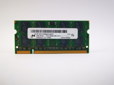 Оперативная память для ноутбука SODIMM Micron DDR2 2Gb 667MHz PC2-5300S (MT16HTF25664HZ-667H1) 6649 Б/У