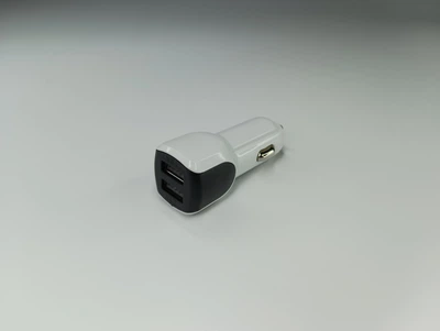 Автомобильное зарядное устройство MLQ 701 на 2USB 2.4A Белый цвет