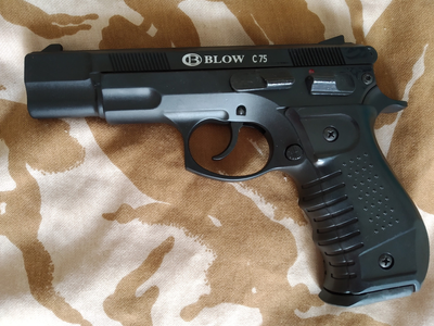 Сигнальный пистолет Blow C 75 с дополнительным магазином