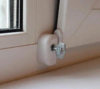 Замок для окон детский блокирующий Penkid Pentilt tilt & turn lock