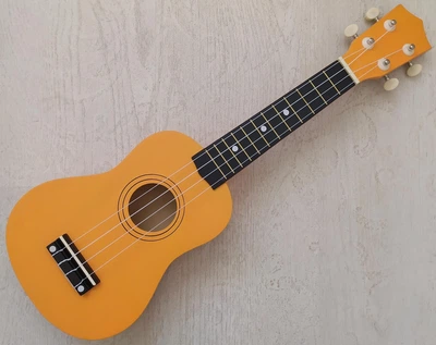 Укулеле HM Soprano Orange 21" + медиатор, дополнительная струна