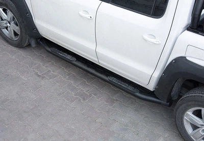 Боковые пороги Amazon Black (2 шт, черные) для Toyota Hilux 2015- гг