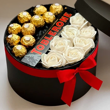 Подарок для девушки YourGifts Подарочный бокс со сладостями и мыльными розами на 8 марта