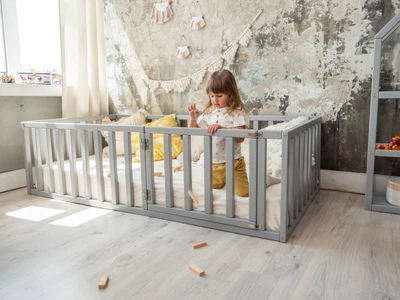 Детский деревянный манеж-кровать Монтессори BUSY WOOD напольная Модель 6.2 200х160 см Серый