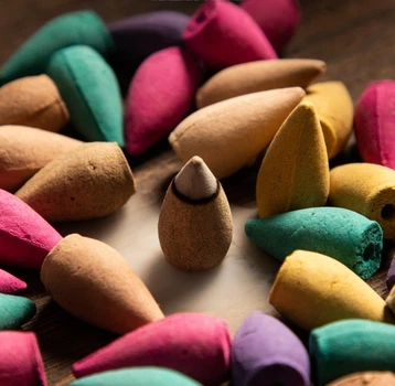 Арома-конусы для дымного водопада Backflow Incense Cones in Mixed Colours and Fragrances 50 шт. + 10 шт. в подарок (1)