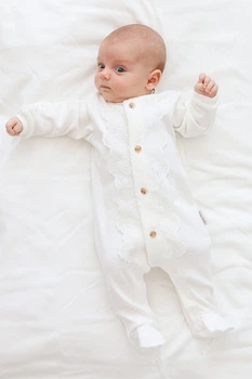 Человечек с шапочкой с кружевом MagBaby Lace 56см 0-1мес. молочный