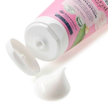 Увлажняющий парфюмированный лосьон для тела Balea Natural Beauty Rose & Drachenfrucht, 200 мл