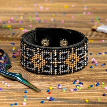 Набор для вышивания бисером на искусственной коже Wonderland Crafts FLBB-022 Браслет