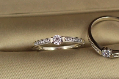 Кільце Xuping Jewelry пряжка з білим каменем р 19 сріблясте