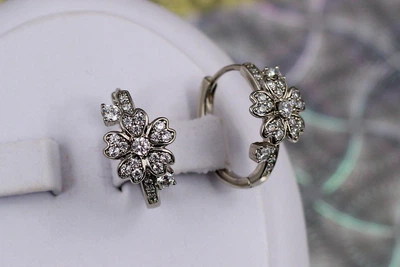 Сережки Xuping Jewelry квіточок із листочками 1.8 см сріблясті