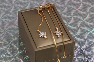 Серьги гвоздики Xuping Jewelry роза ветров 9 см золотистые