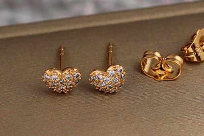 Серьги гвоздики Xuping Jewelry маленькие сердечки с камешками 5 мм золотистые