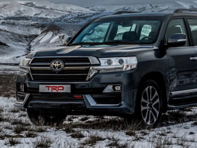 Обвес юбка переднего бампера TRD Toyota Land Cruiser 200 2016-2022 цвет черный KINDLE для Toyota Land Cruiser 200 2015-2021 (8006)