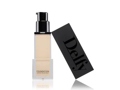 Водостійка тональна база під макіяж Delfy Professional Foundation Water Resistant Натурель 10 35 мл (5060465711106)
