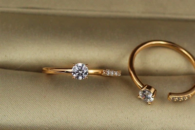 Кольцо Xuping Jewelry скромность р 18+ золотистое