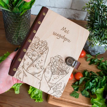 Кулинарная книга в деревянном переплете Мої шедеври, А5, 100 листов черные без линовки, Светлое дерево, WOODPRESENT