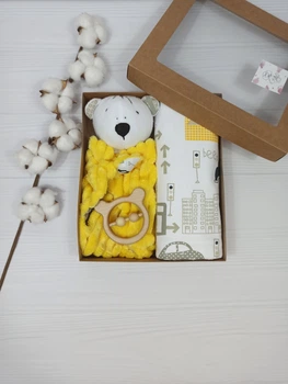 Набор для малыша: пеленка, комфортер, грызкнок a.l.babybox Машинки в городе Желтый